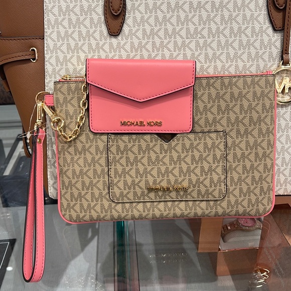 MICHAEL KORS JET SET ITEM LG 2 in 1 CARD CASE & WRISTLET
Tea Rose
NWT - Picture 1 of 16